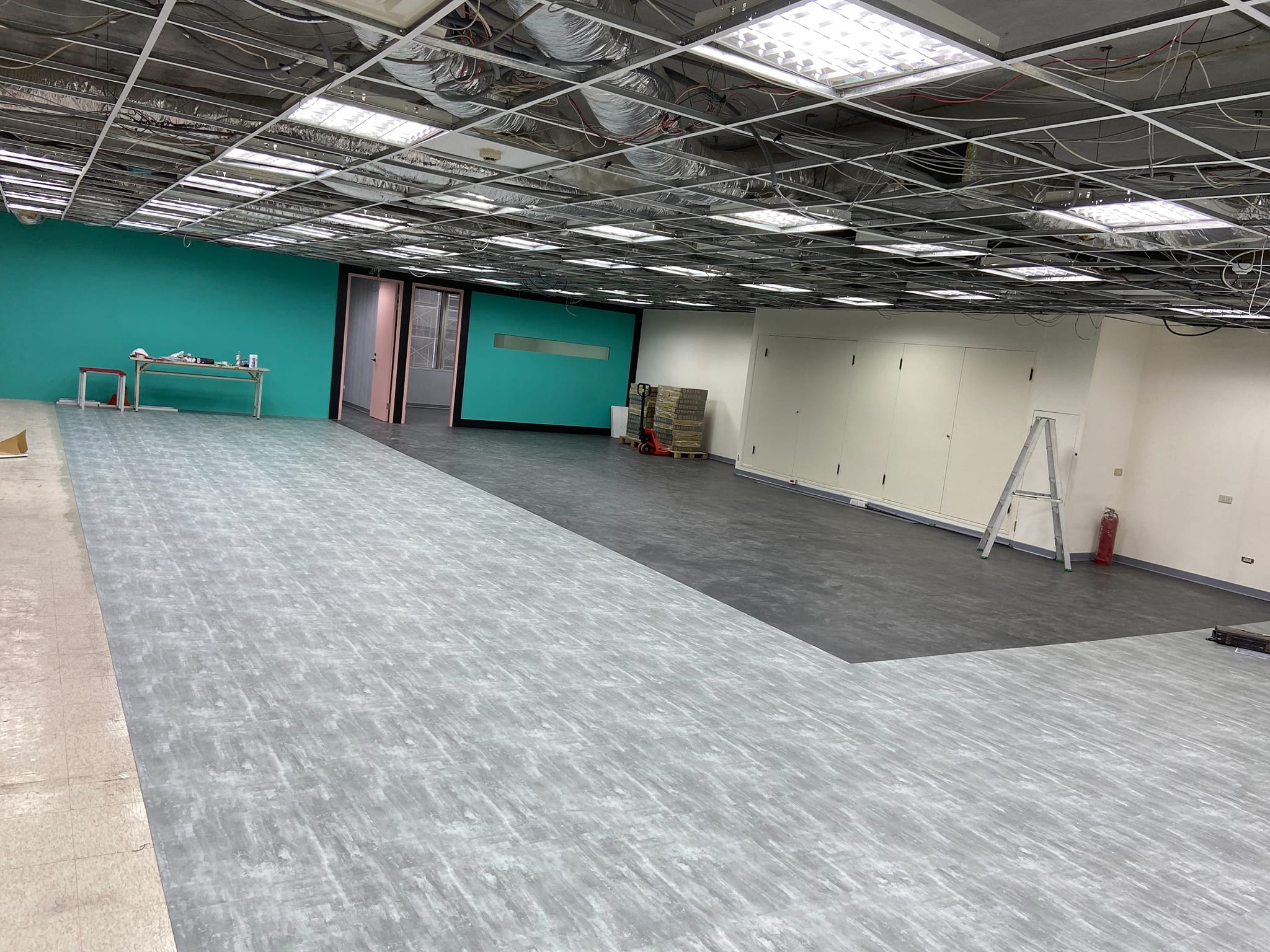 新北新莊雙色塑膠地磚施工