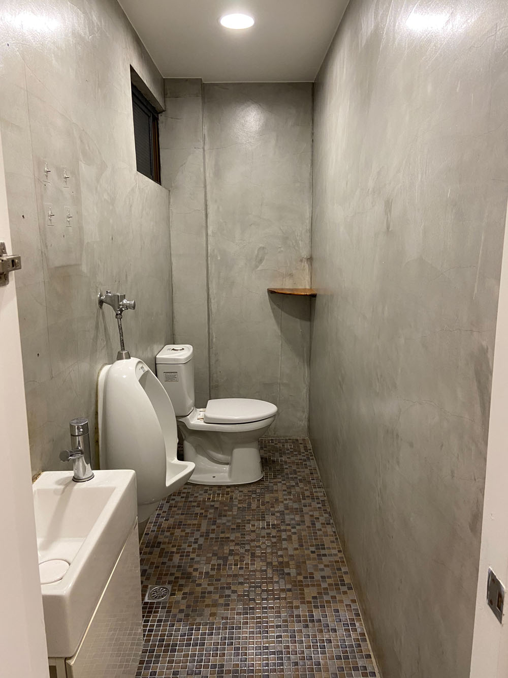 不變色水性防水漆及磁磚漆