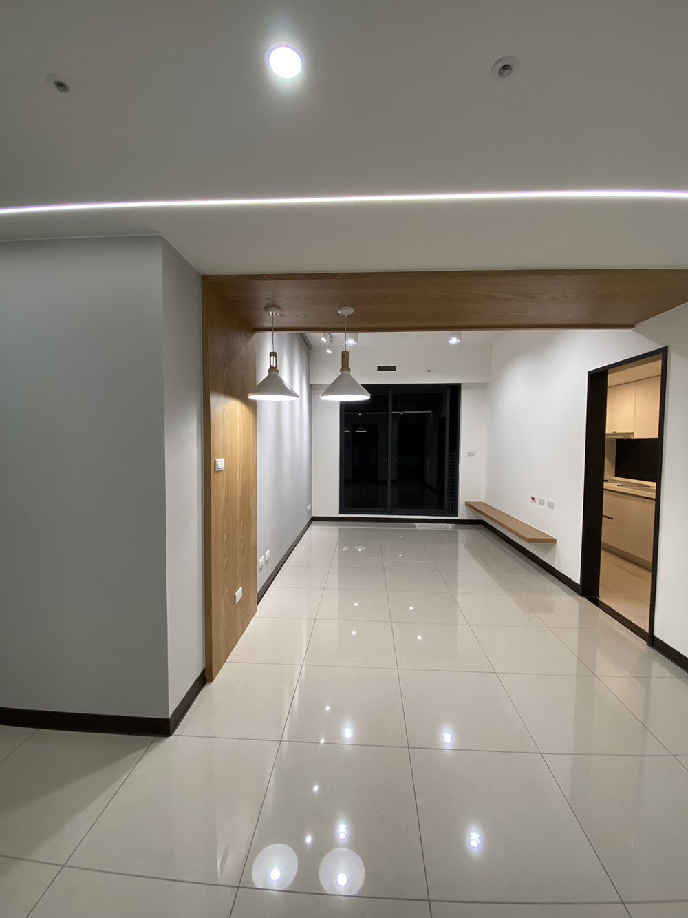 林口案場木皮透明漆施工、牆面跳色施工